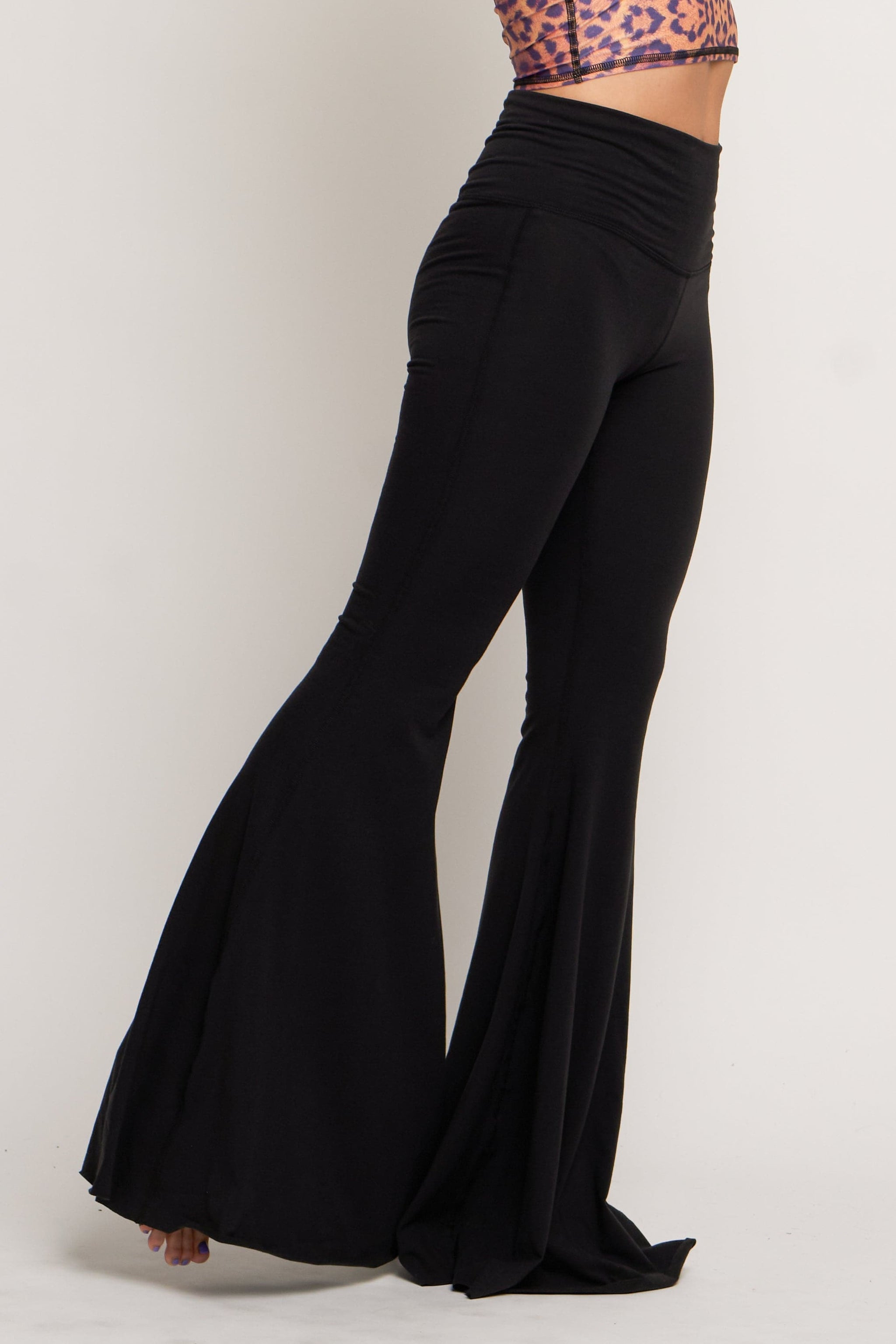 Black bell pants fashion